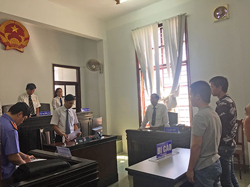 Ấm ức về công việc, nhờ bạn đánh dằn mặt