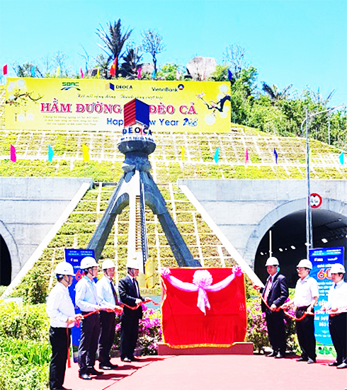 Hầm đường bộ đèo Cả được chọn là công trình tiêu biểu ngành Xây dựng