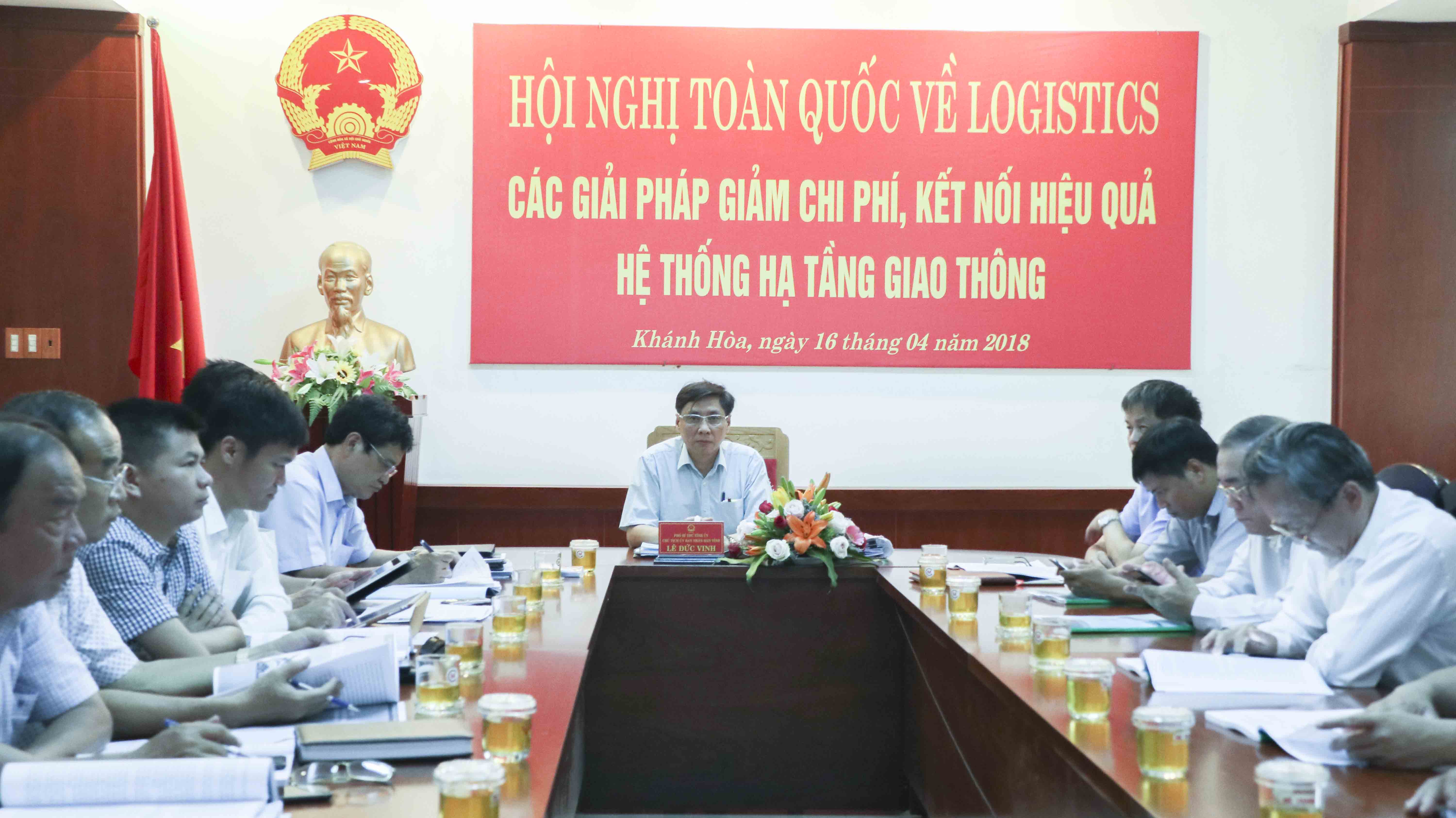 Thủ tướng Nguyễn Xuân Phúc yêu cầu giảm chi phí logistics