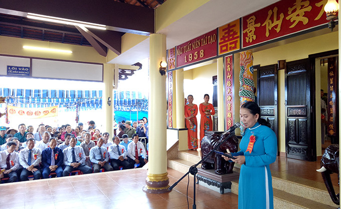 Nguyen Thi Kim Huong, Vice-Chairman of Dien Khanh District People’s Committee, delivering speech at opening ceremony of Am Chua Festival 2018