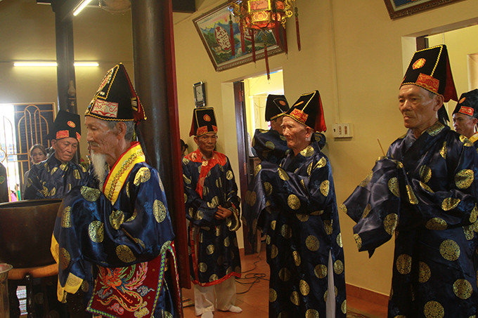 Ceremonial acts performed by the elder in Dien Dien Commune