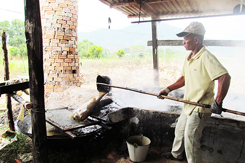 Cam Lâm: Lò đường thủ công xuất hiện