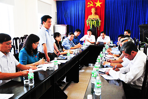 Đoàn giám sát làm việc với UBND huyện Cam Lâm.