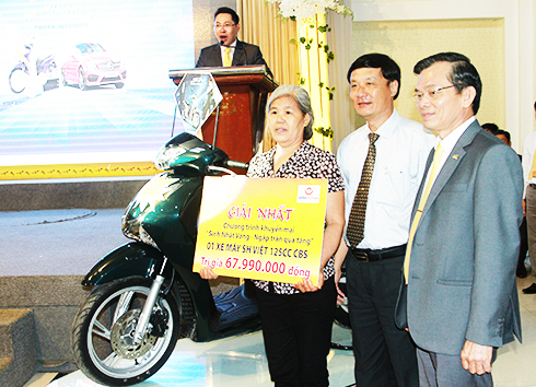 Giới thiệu nhiều dịch vụ tài chính bưu điện