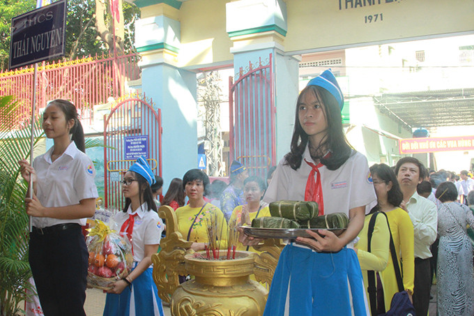 Teachers and students of Thai Nguyen Junior High School…