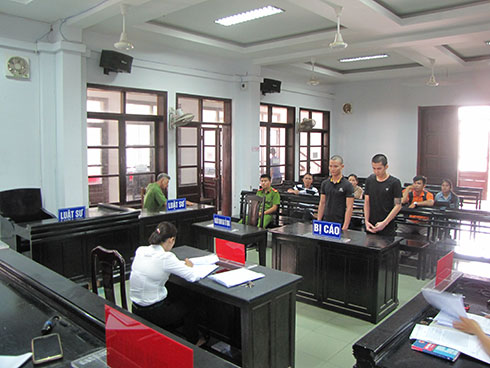 Thuê xe máy đi cướp giật