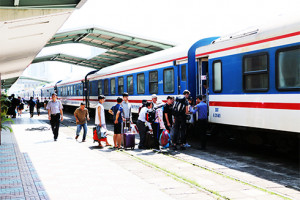 Train tickets mostly sold out, buses remain vacancies