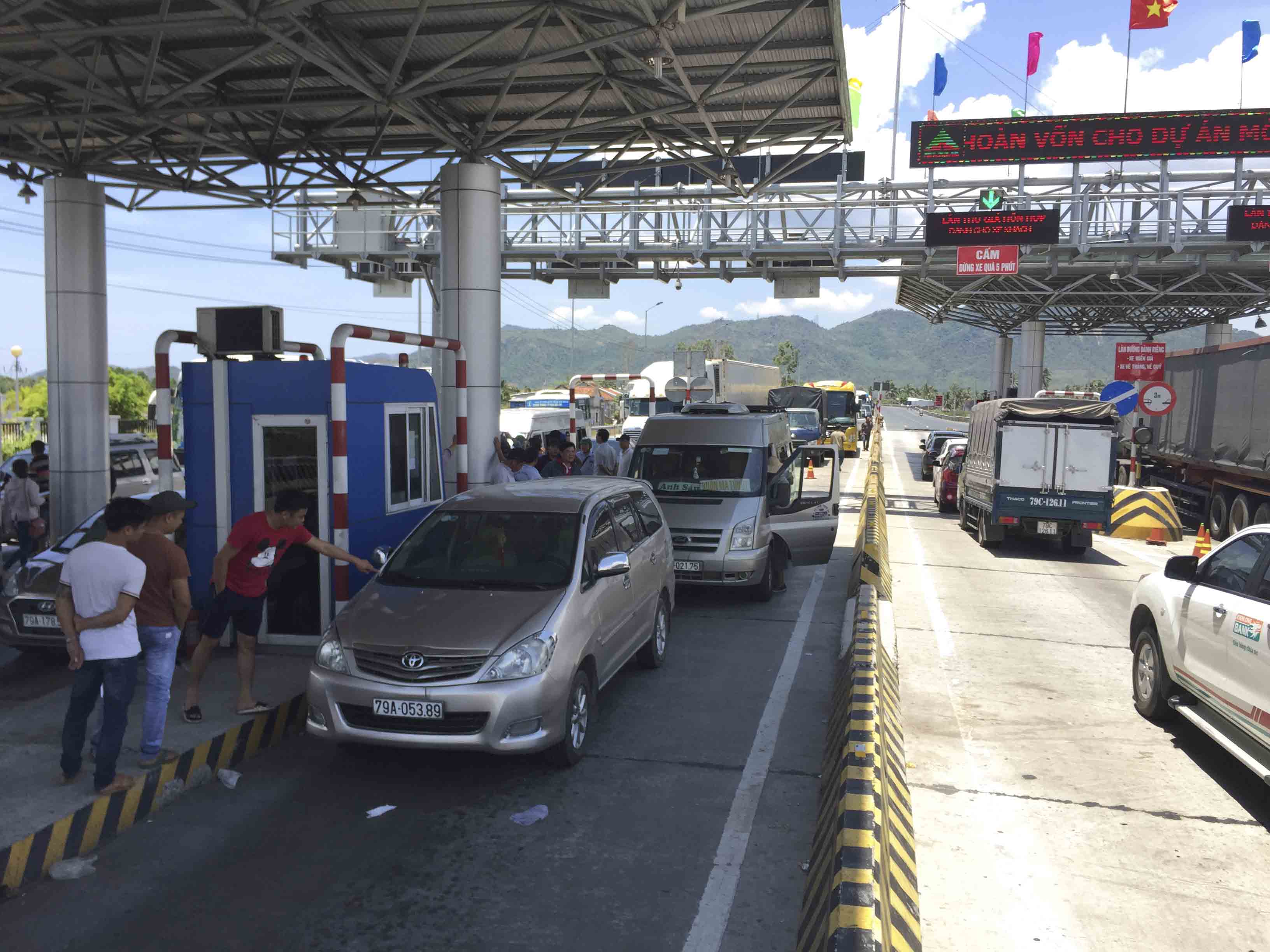 Nhân viên BOT Ninh Lộc bị uy hiếp