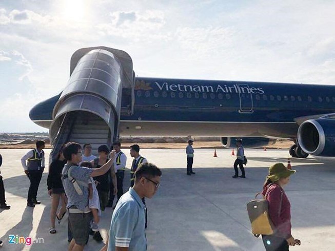 Tàu bay đáp nhầm đường băng tại sân bay Cam Ranh (ảnh Zing.vn)