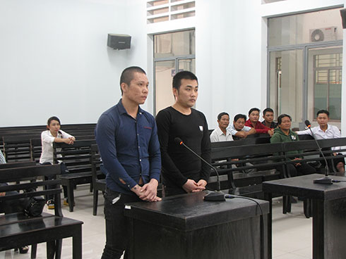 Xích mích tại quán karaoke, vác cây đánh chết người