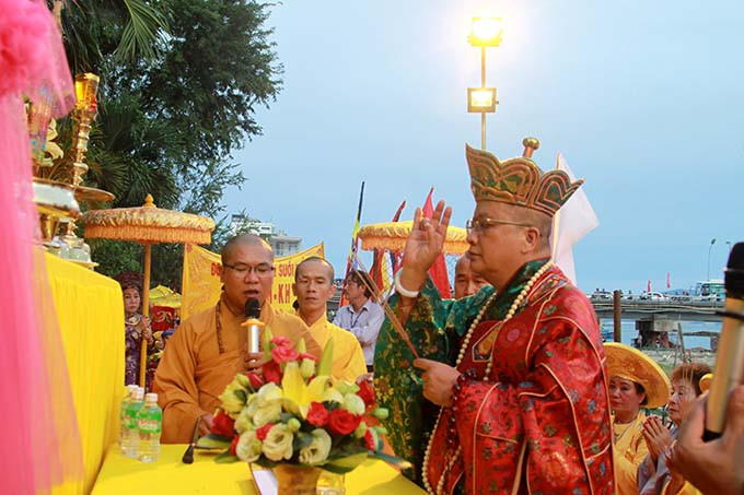 Superior Buddhist monk Thich Duc Thanh, Head of Phap Tanh Pagoda, performing rite to pray for blessings