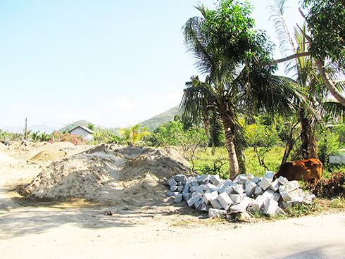 Dùng sổ đỏ cũ để sang nhượng đất: Có hay không dấu hiệu lừa đào?