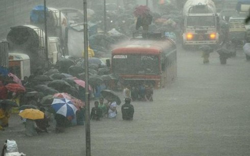 Cảnh lụt lội do bão ở Ấn Độ. Ảnh: Hindustan Times.