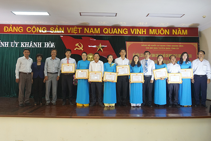 Trao giải cuộc thi viết "Người cán bộ tuyên giáo với việc học tập và làm theo tư tưởng, đạo đức, phong cách Hồ Chí Minh"