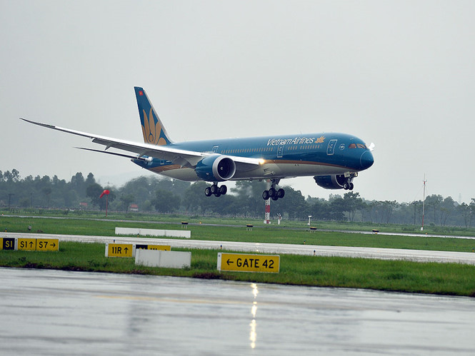 Tạm thời thu bằng lái phi công không thời hạn