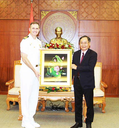 Lãnh đạo tỉnh tiếp đoàn khách tham gia chương trình đối tác Thái Bình Dương