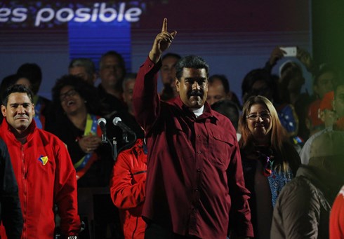 Tổng thống Venezuela Nicolas Maduro phát biểu trước người ủng hộ sau khi có kết quả bầu cử tối 20/5 (giờ địa phương). Ảnh:Reuters.