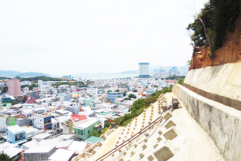 Tiếp tục đầu tư kè núi Sạn