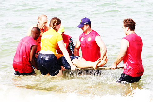 Thực hành cứu hộ trên biển