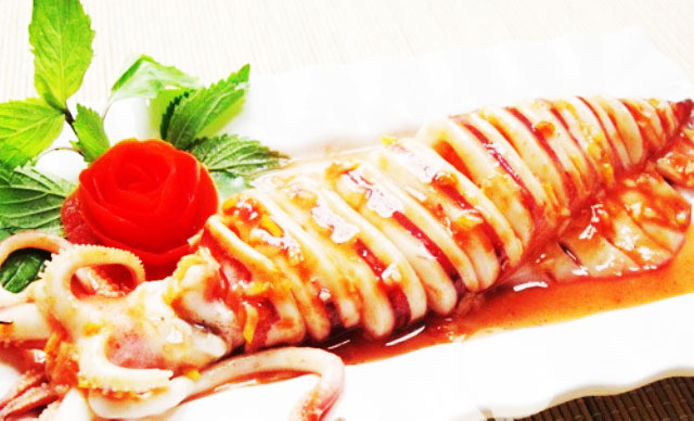 Trổ lài làm mực xốt chanh đãi cả nhà