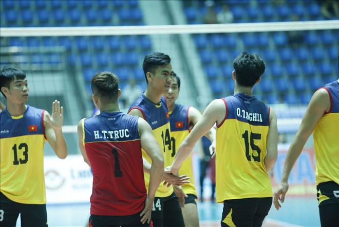 Đánh bại Thái Lan, dàn VĐV trẻ bóng chuyền Việt Nam gây sốc