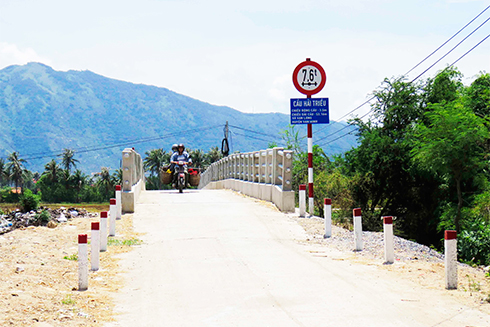 Cầu Hải Triều (huyện Vạn Ninh) đã hoàn thành và đưa vào khai thác.