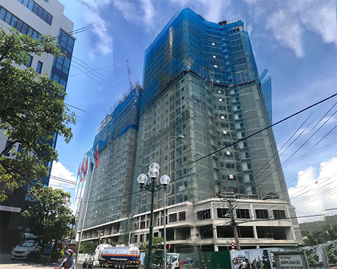 Cất nóc toà A dự án Chung cư Complex P.H Nha Trang