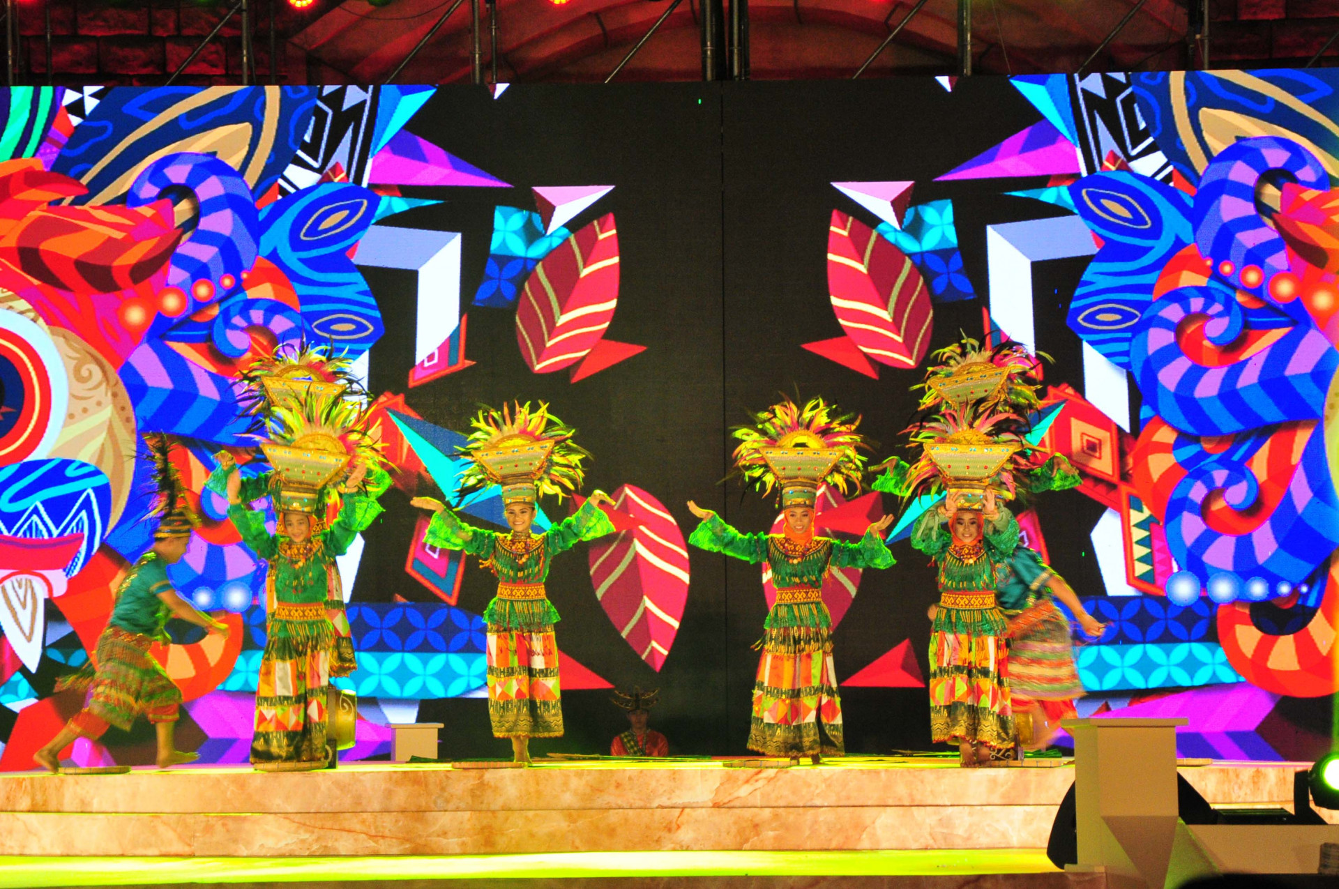 Indonesian children performing Piya Toraya dance.