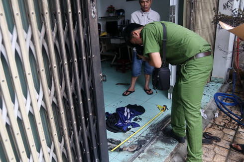 Dùng &quot;bom xăng&quot; phóng hỏa nhà dân