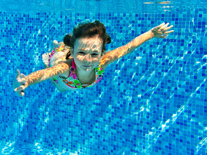 Bơi ở hồ bơi công cộng, bạn cần phải biết những điều này