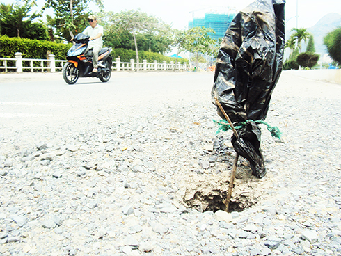 Hố gây nguy hiểm