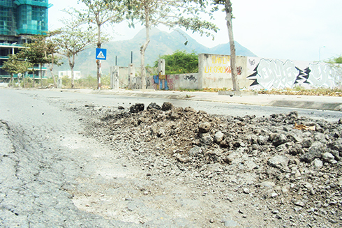 Cần tu sửa đường Nguyễn Cơ Thạch