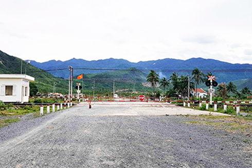 Đường ngang giao đường sắt tại Km1288 + 088, xã Ninh Lộc: Đóng trước ngày 31-7