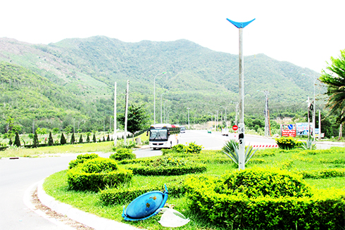 Cần lắp đặt lại đèn chiếu sáng vòng xoay