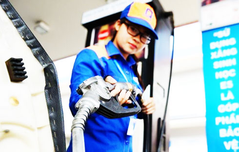 Giá xăng, dầu đồng loạt giảm hơn 300 đồng/lít