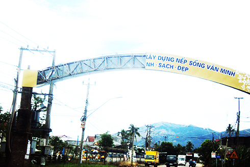 Cổng chào bị mất chữ