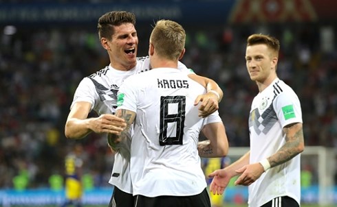 "Xe tăng" Đức suýt tuột xích