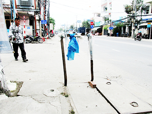 Đai sắt nắp hố ga nguy hiểm