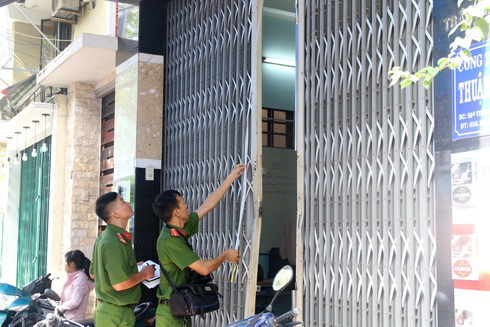 Cắt khóa đột nhập công ty trộm thuốc lá