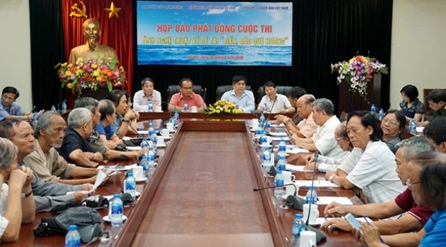 Phát động cuộc thi ảnh nghệ thuật "Biển, đảo quê hương"