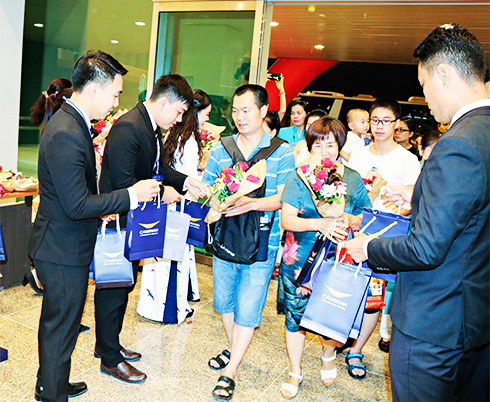 Nhà ga quốc tế Cam Ranh đón chuyến bay đầu tiên