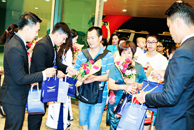 First international passengers arrive at Cam Ranh International Terminal