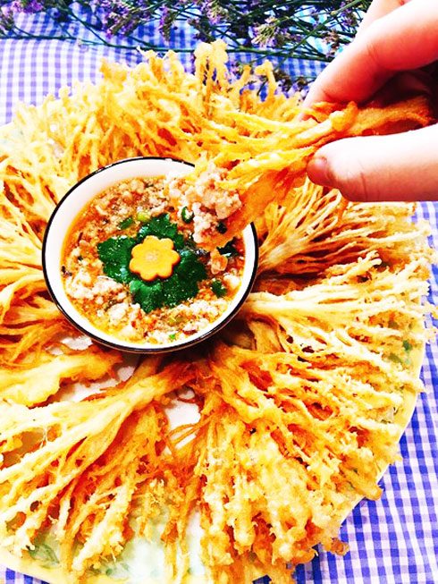 Nấm kim châm chiên giòn lạ miệng, đẹp mắt