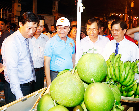 Phiên chợ nông sản do Hội Nông dân tỉnh tổ chức năm 2017.