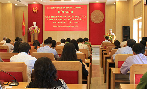 Giới thiệu văn bản pháp luật mới cho cán bộ chủ chốt tỉnh Khánh Hòa