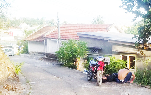 Vào chùa hút chích ma túy