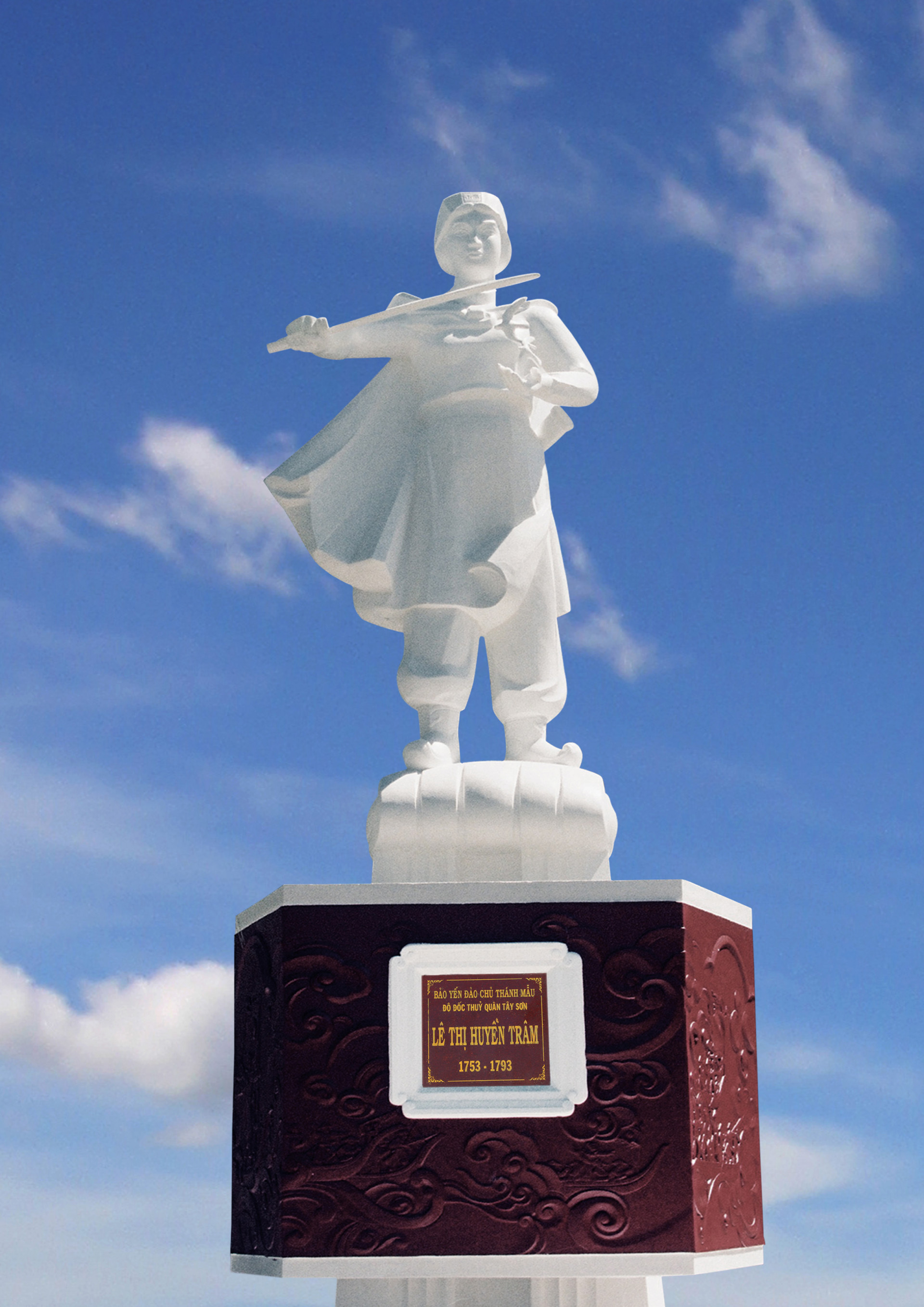 Statue of islands’ owner, Holy Mother Le Thi Huyen Tram
