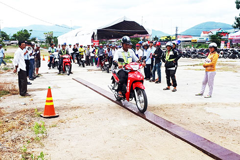 Tổ chức ngày hội An toàn giao thông và tri ân khách hàng năm 2018