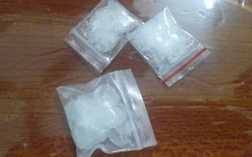 Giao nộp ma túy khi bị kiểm tra hành chính