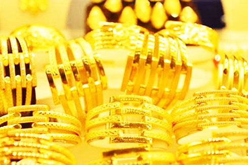 Giá vàng giảm mạnh xuống mức thấp nhất 1 năm